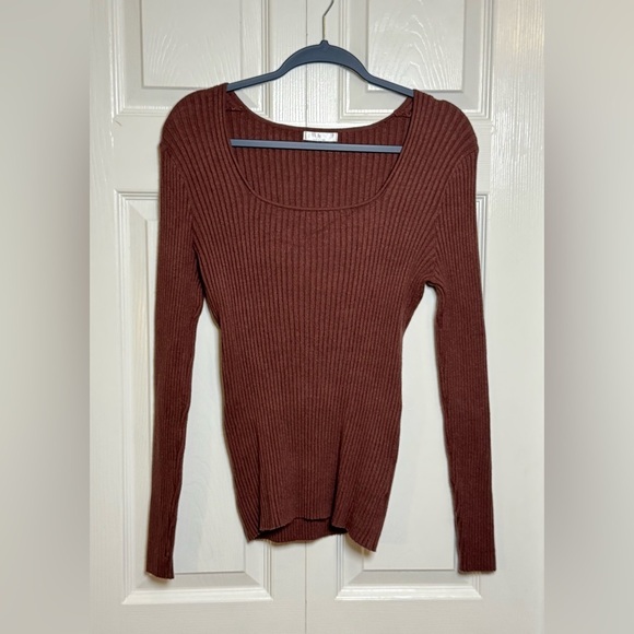 Elegant Brown Ribbed Women's Top - Picture 2 of 10